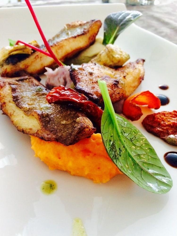 Hotel Restaurant Les Falaises Bouzies Bagian luar foto