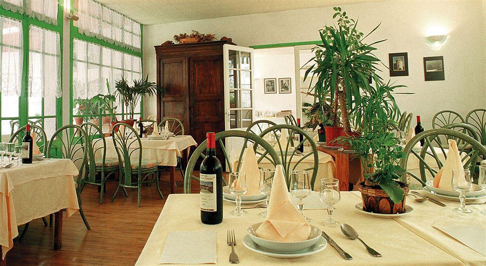 Hotel Restaurant Les Falaises Bouzies Restoran foto