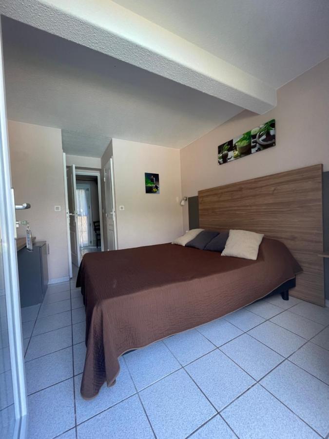 Hotel Restaurant Les Falaises Bouzies Bagian luar foto