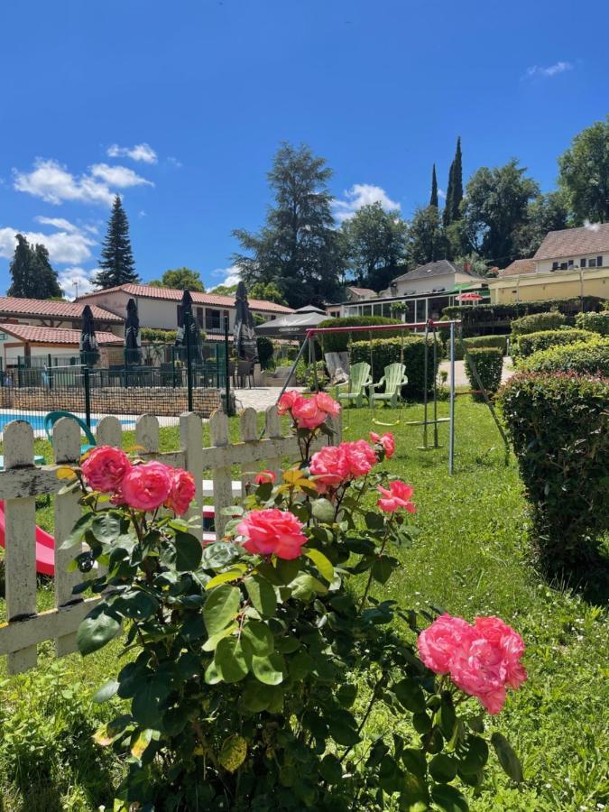 Hotel Restaurant Les Falaises Bouzies Bagian luar foto