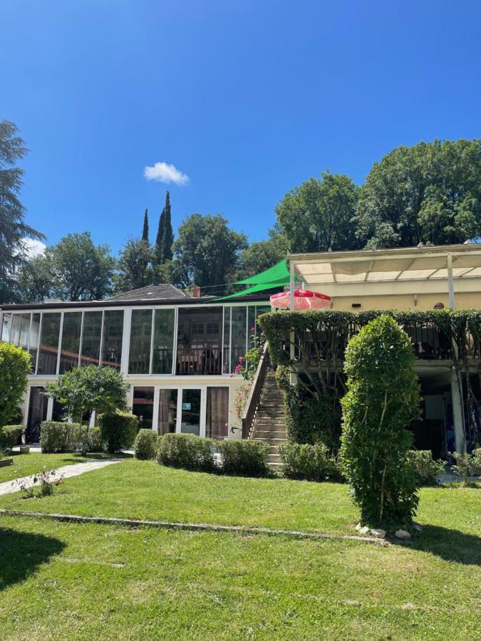 Hotel Restaurant Les Falaises Bouzies Bagian luar foto
