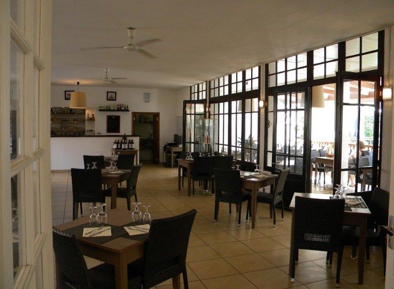 Hotel Restaurant Les Falaises Bouzies Bagian luar foto