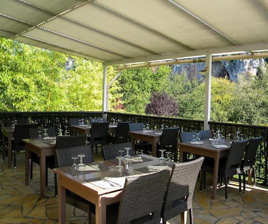 Hotel Restaurant Les Falaises Bouzies Bagian luar foto
