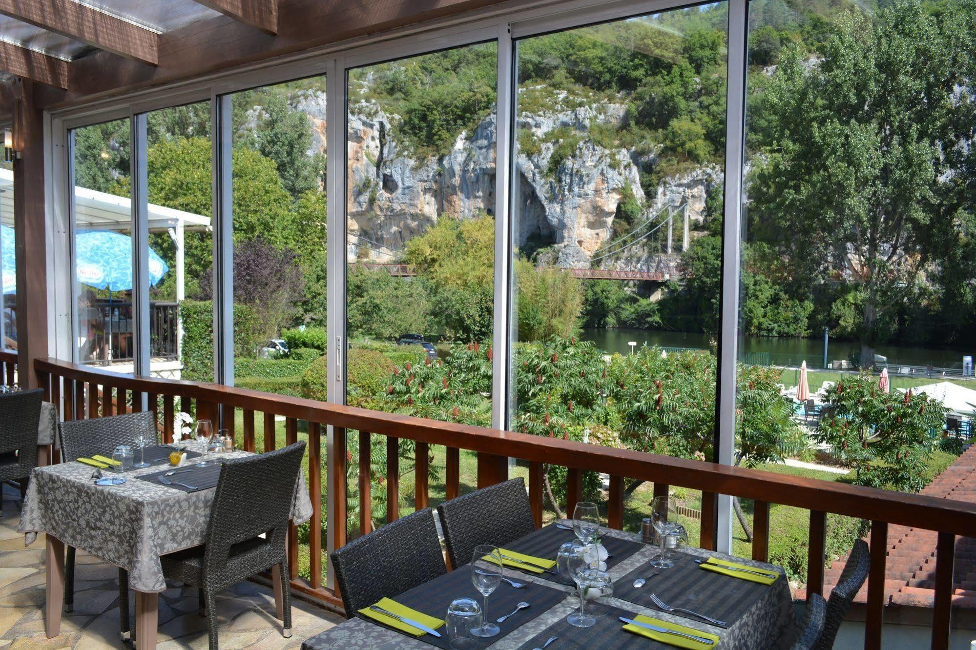 Hotel Restaurant Les Falaises Bouzies Bagian luar foto