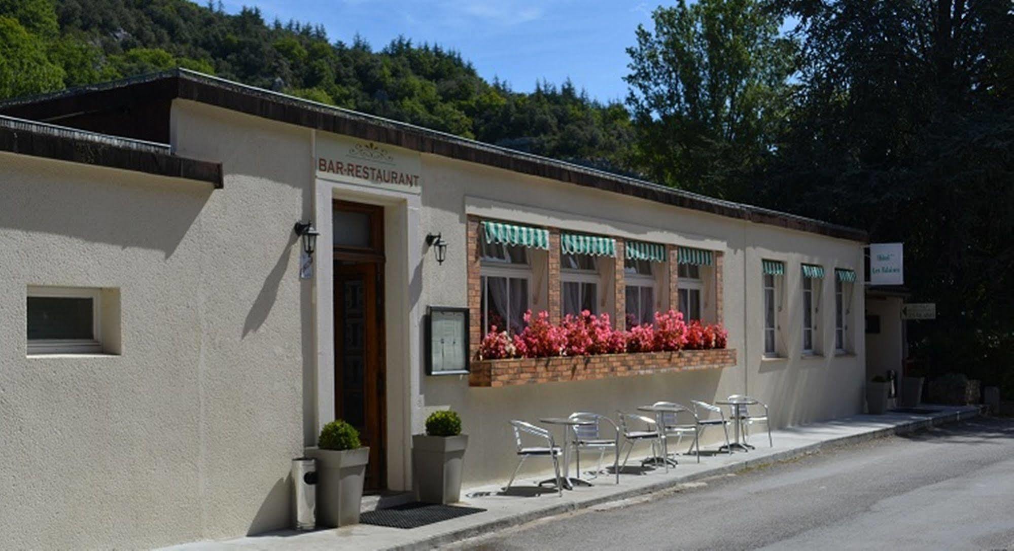 Hotel Restaurant Les Falaises Bouzies Bagian luar foto