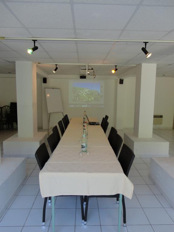 Hotel Restaurant Les Falaises Bouzies Bagian luar foto