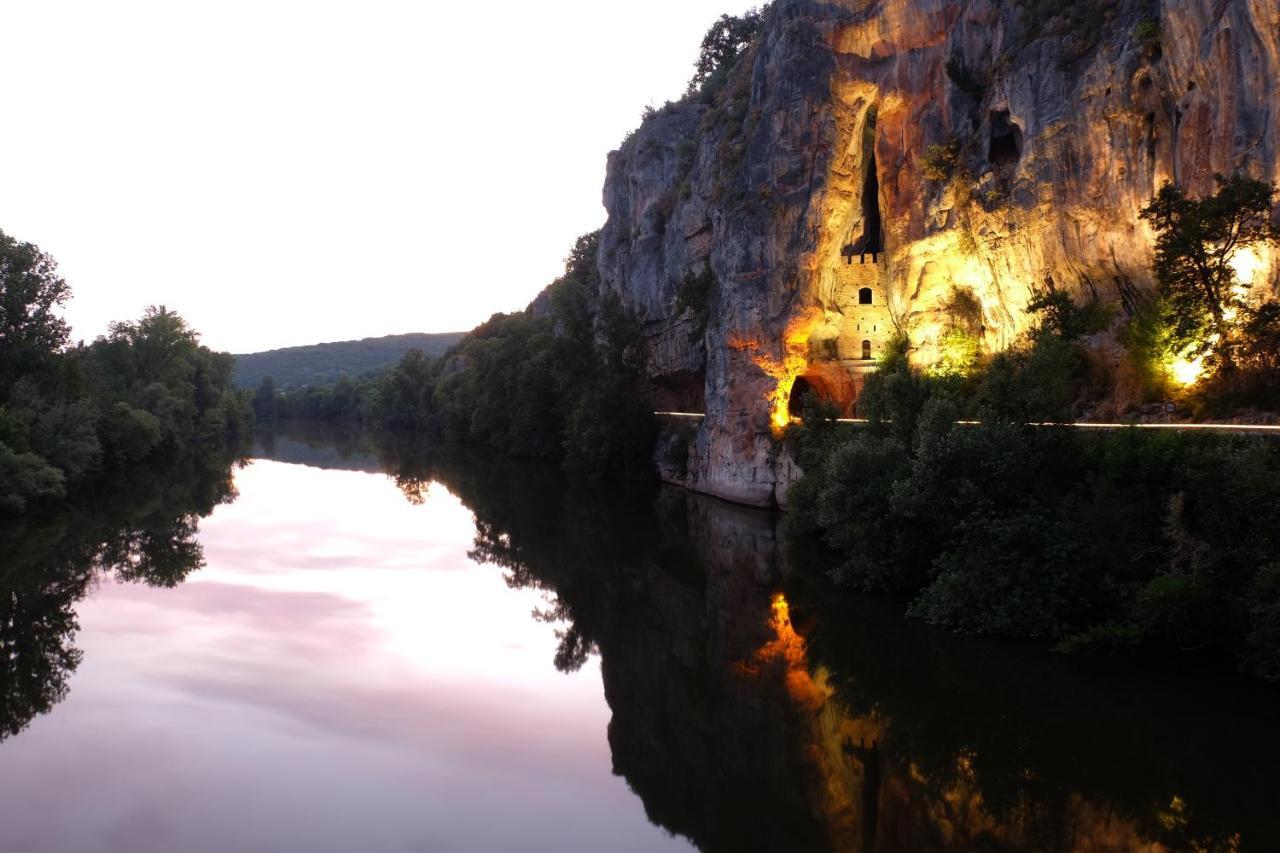 Hotel Restaurant Les Falaises Bouzies Bagian luar foto