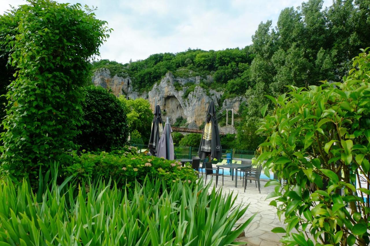 Hotel Restaurant Les Falaises Bouzies Bagian luar foto